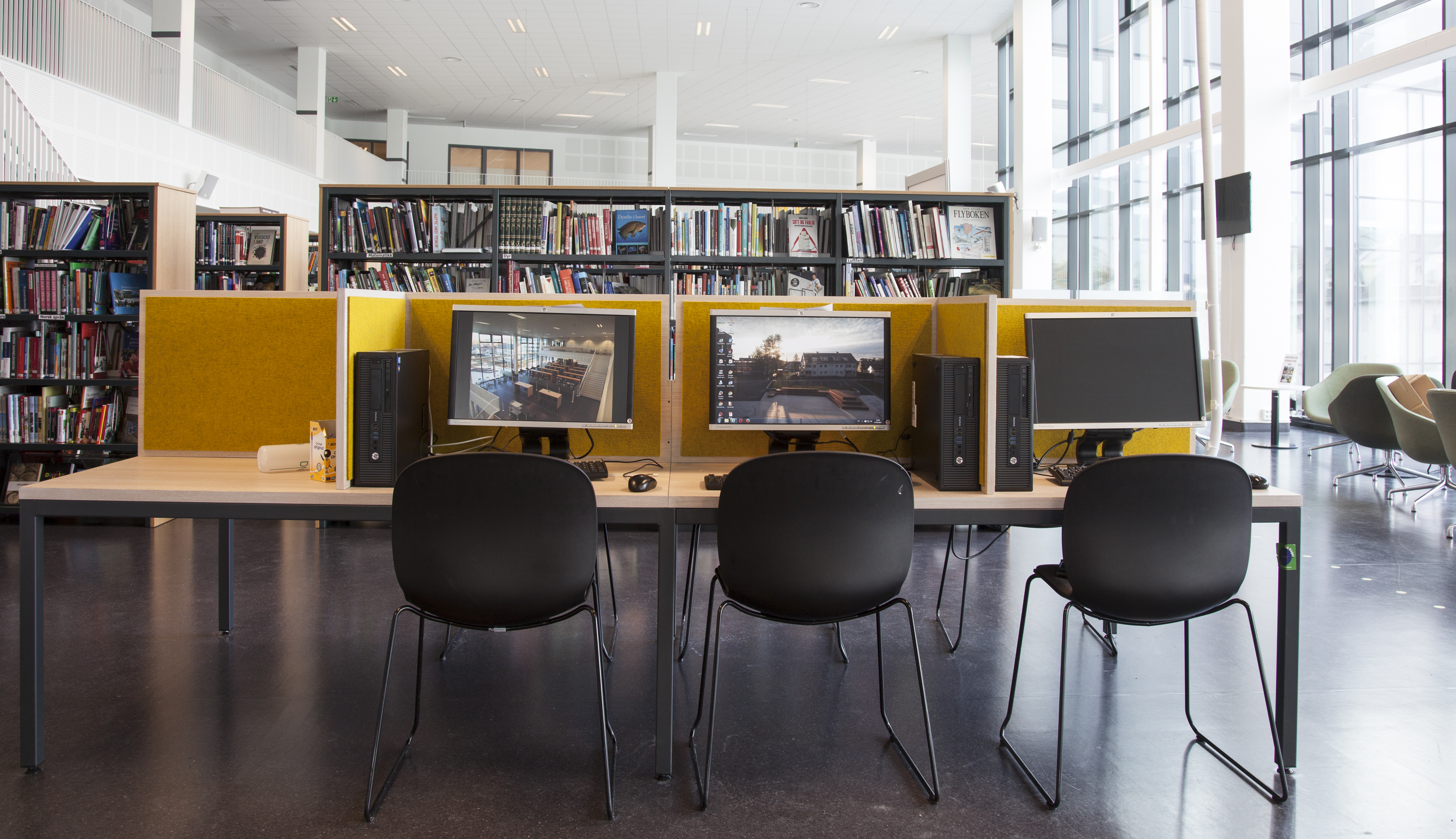 bord afskærmning med gul filt